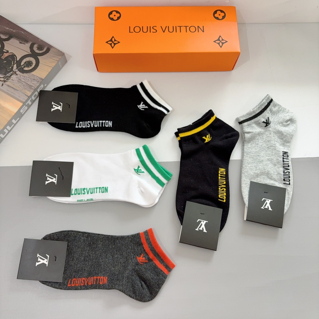 配包装（一盒5双） 
🌟 LV 路易威登 超火男款袜子 纯棉面料，经典字母logo船袜，个性时尚百搭款，