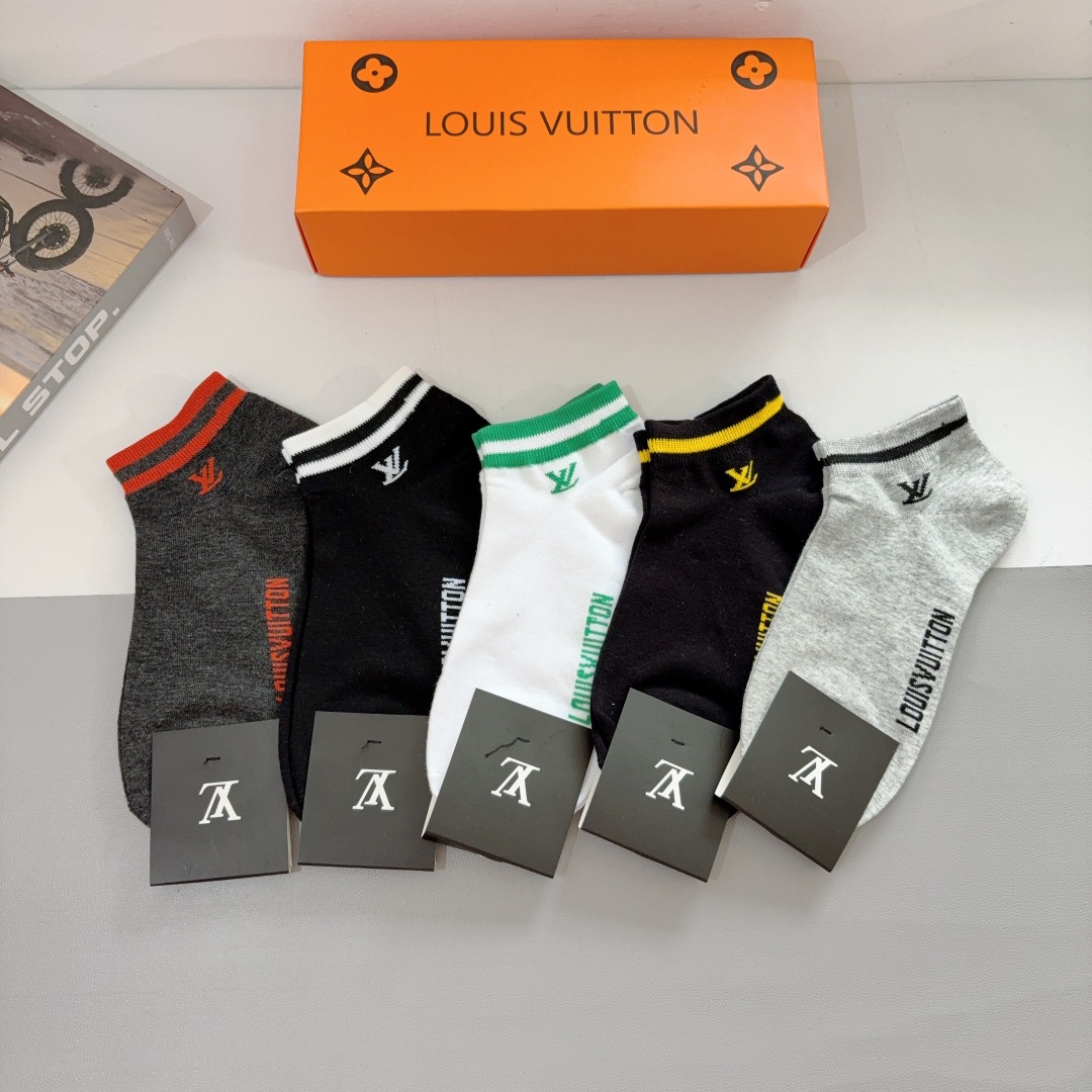 配包装（一盒5双） 
🌟 LV 路易威登 超火男款袜子 纯棉面料，经典字母logo船袜，个性时尚百搭款，
