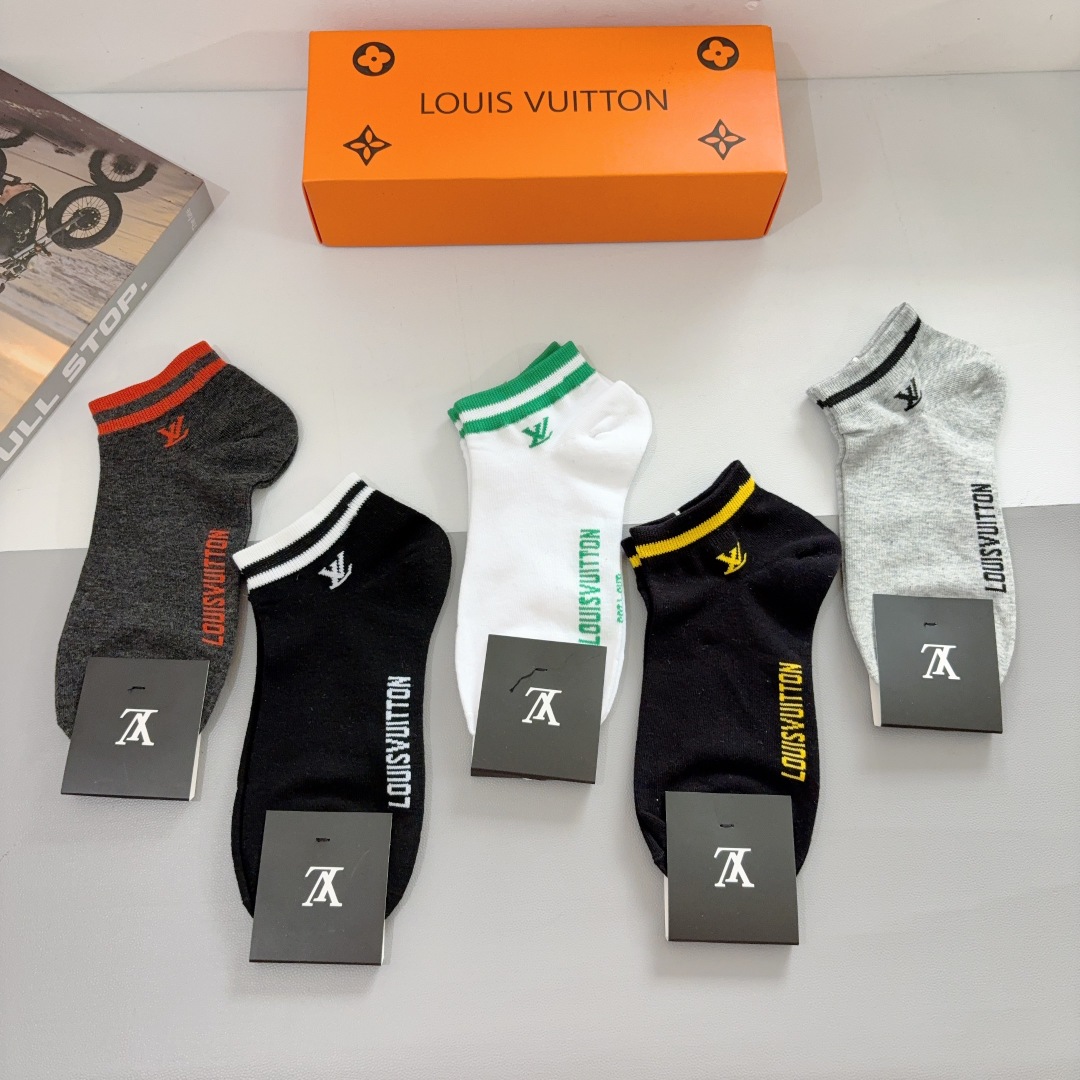 配包装（一盒5双） 
🌟 LV 路易威登 超火男款袜子 纯棉面料，经典字母logo船袜，个性时尚百搭款，