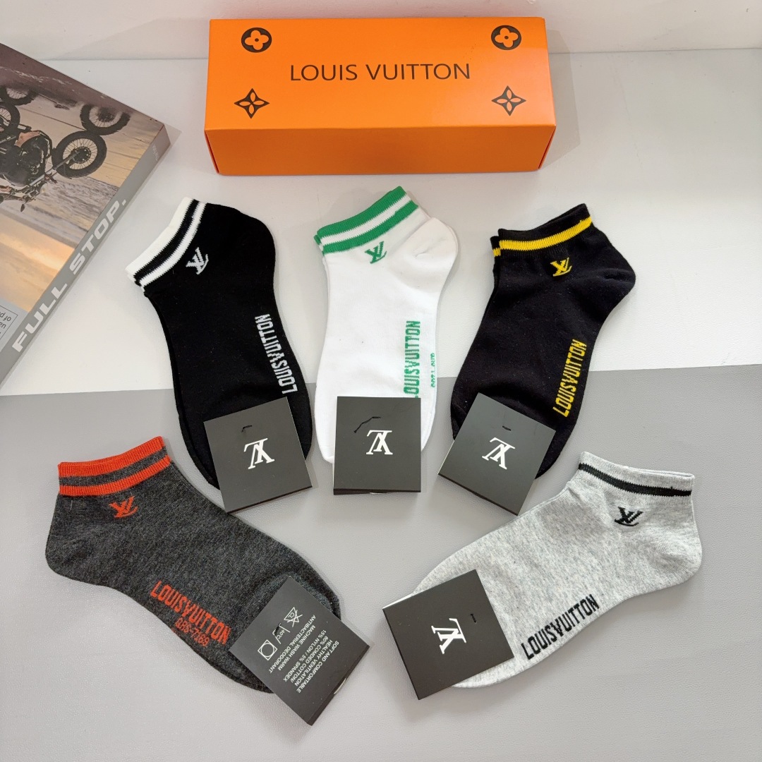 配包装（一盒5双） 
🌟 LV 路易威登 超火男款袜子 纯棉面料，经典字母logo船袜，个性时尚百搭款，