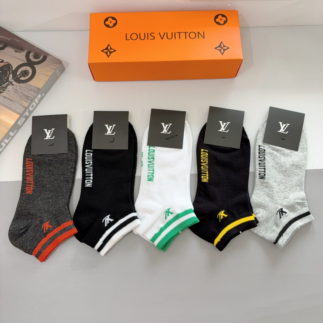 配包装（一盒5双） 
🌟 LV 路易威登 超火男款袜子 纯棉面料，经典字母logo船袜，个性时尚百搭款，