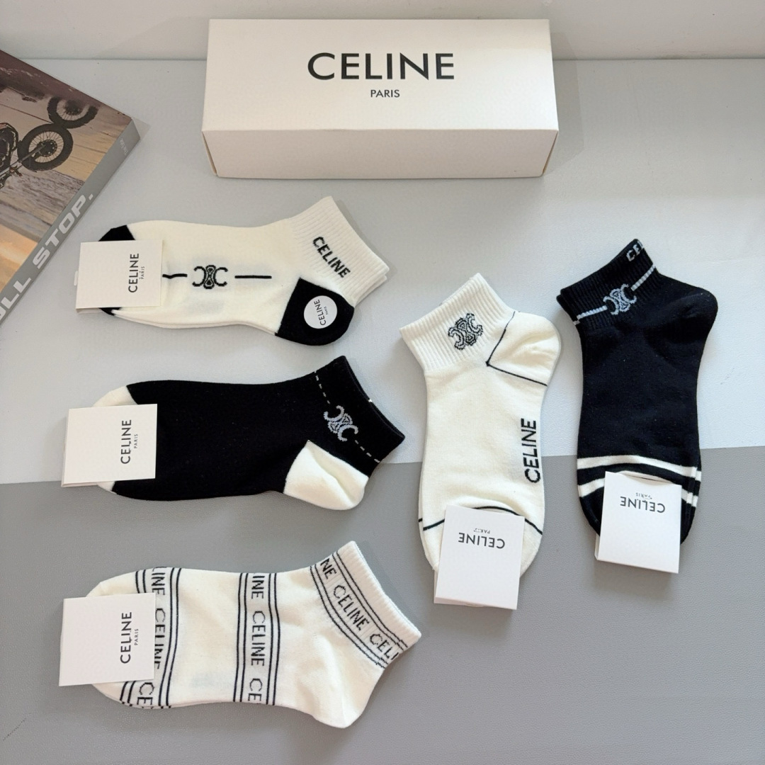配包装
CELINE（赛琳）网红爆款发箍，佩戴舒适无压力，造型搭配必备！非常时尚百搭！女神必备！名媛范儿