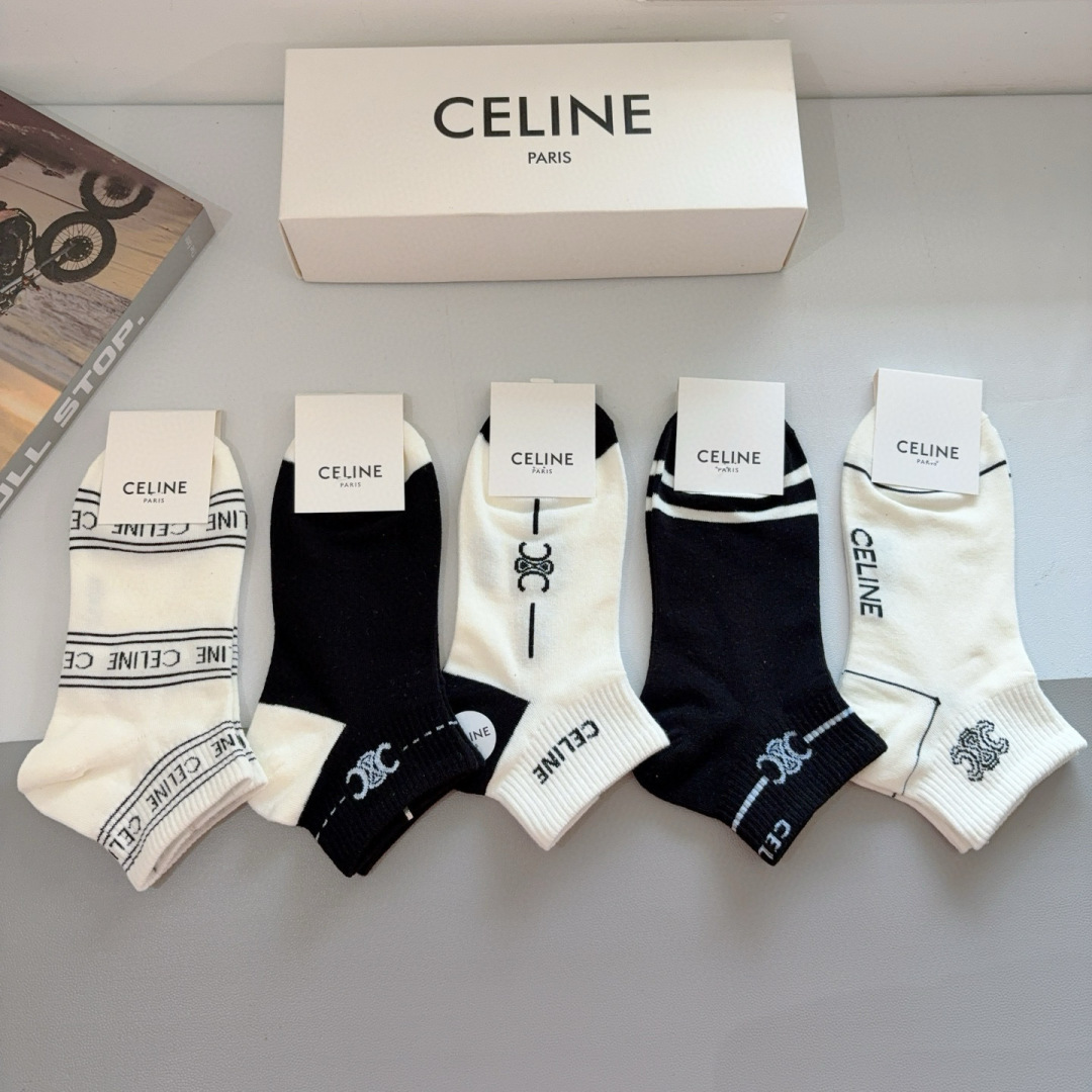 配包装
CELINE（赛琳）网红爆款发箍，佩戴舒适无压力，造型搭配必备！非常时尚百搭！女神必备！名媛范儿