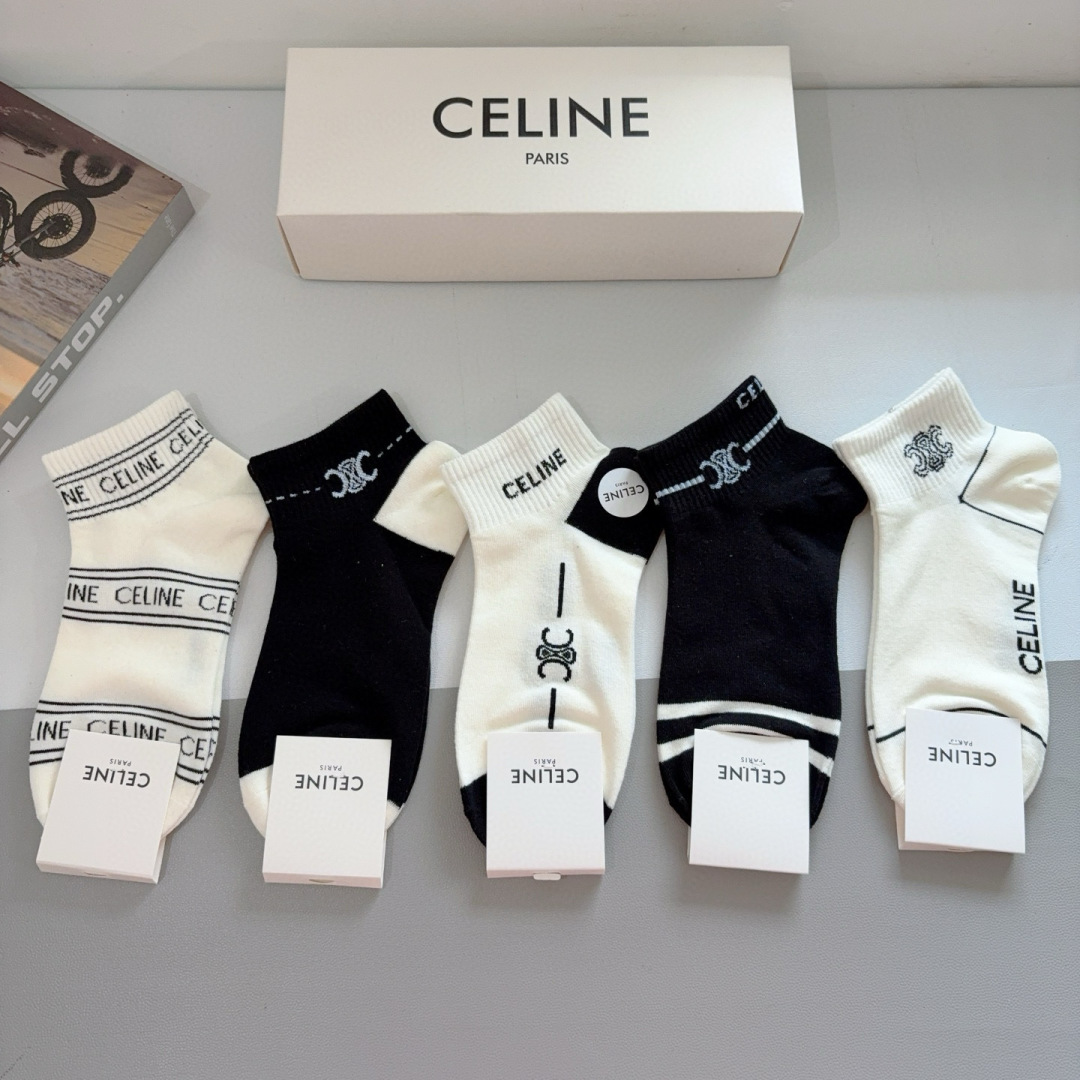 配包装
CELINE（赛琳）网红爆款发箍，佩戴舒适无压力，造型搭配必备！非常时尚百搭！女神必备！名媛范儿