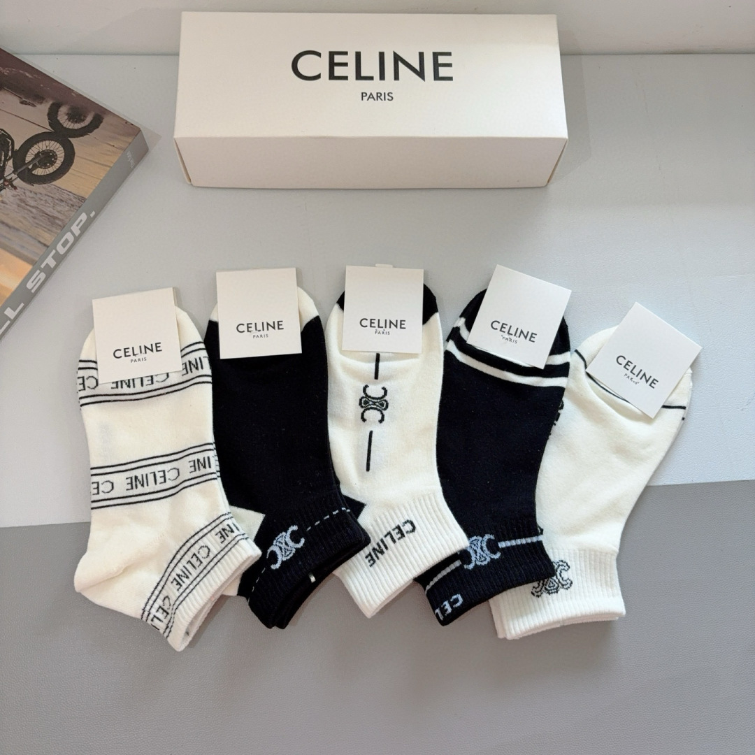 配包装
CELINE（赛琳）网红爆款发箍，佩戴舒适无压力，造型搭配必备！非常时尚百搭！女神必备！名媛范儿