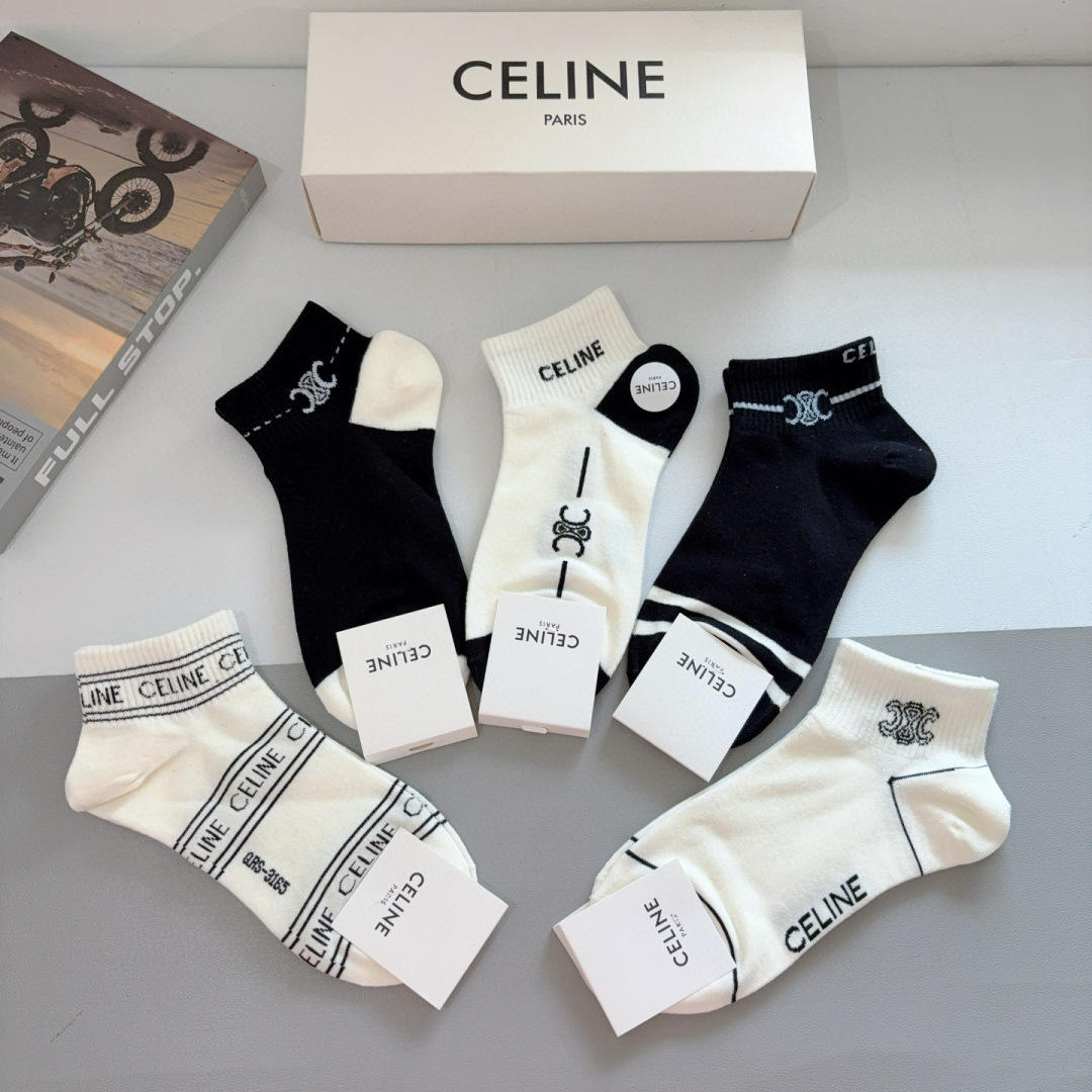 配包装
CELINE（赛琳）网红爆款发箍，佩戴舒适无压力，造型搭配必备！非常时尚百搭！女神必备！名媛范儿