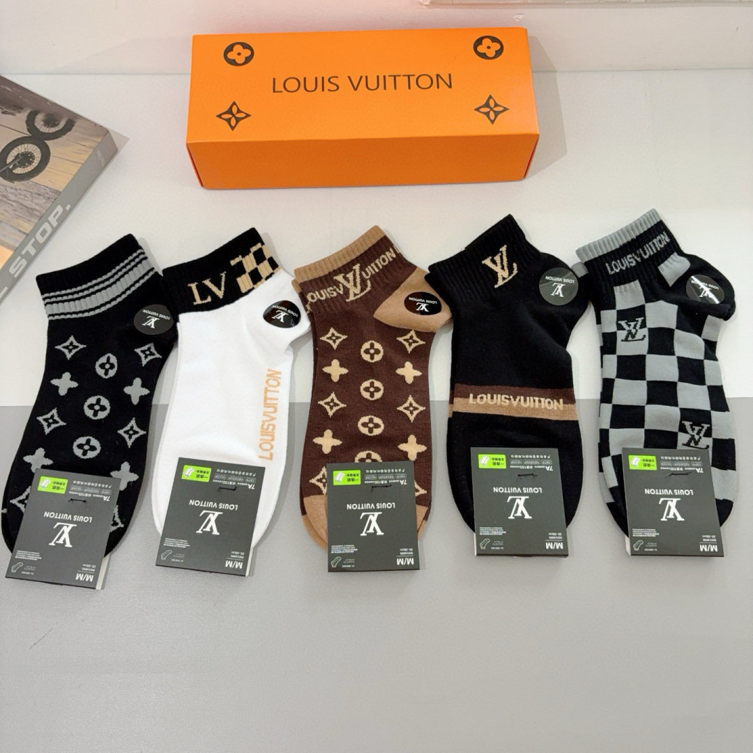 配包装（一盒5双） 
🌟 LV 路易威登 超火男款袜子 纯棉面料，经典字母logo船袜，个性时尚百搭款，