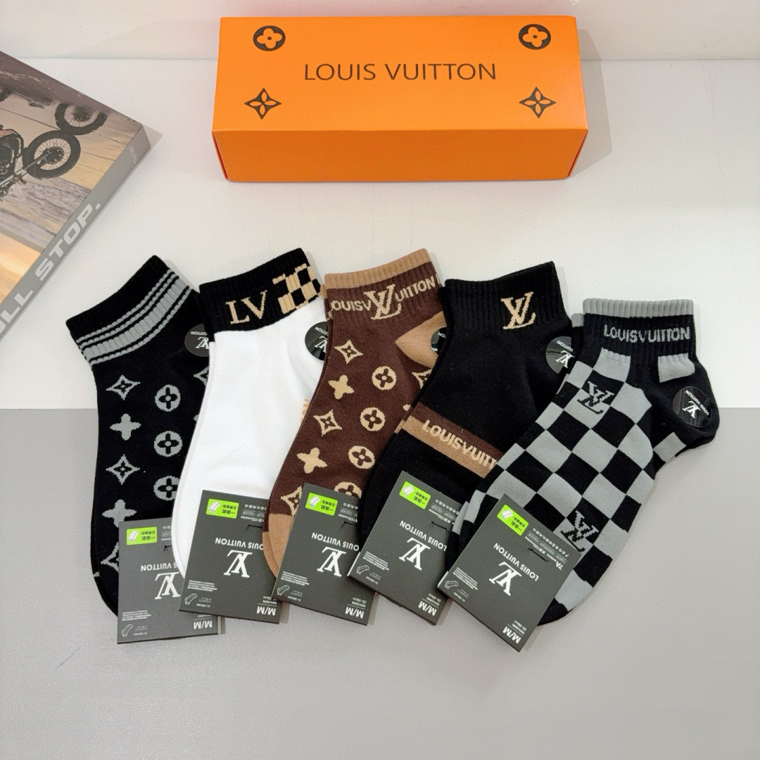 配包装（一盒5双） 
🌟 LV 路易威登 超火男款袜子 纯棉面料，经典字母logo船袜，个性时尚百搭款，