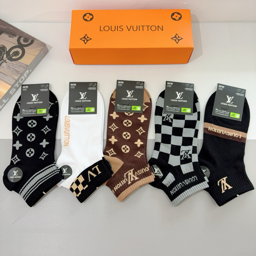配包装（一盒5双） 
🌟 LV 路易威登 超火男款袜子 纯棉面料，经典字母logo船袜，个性时尚百搭款，