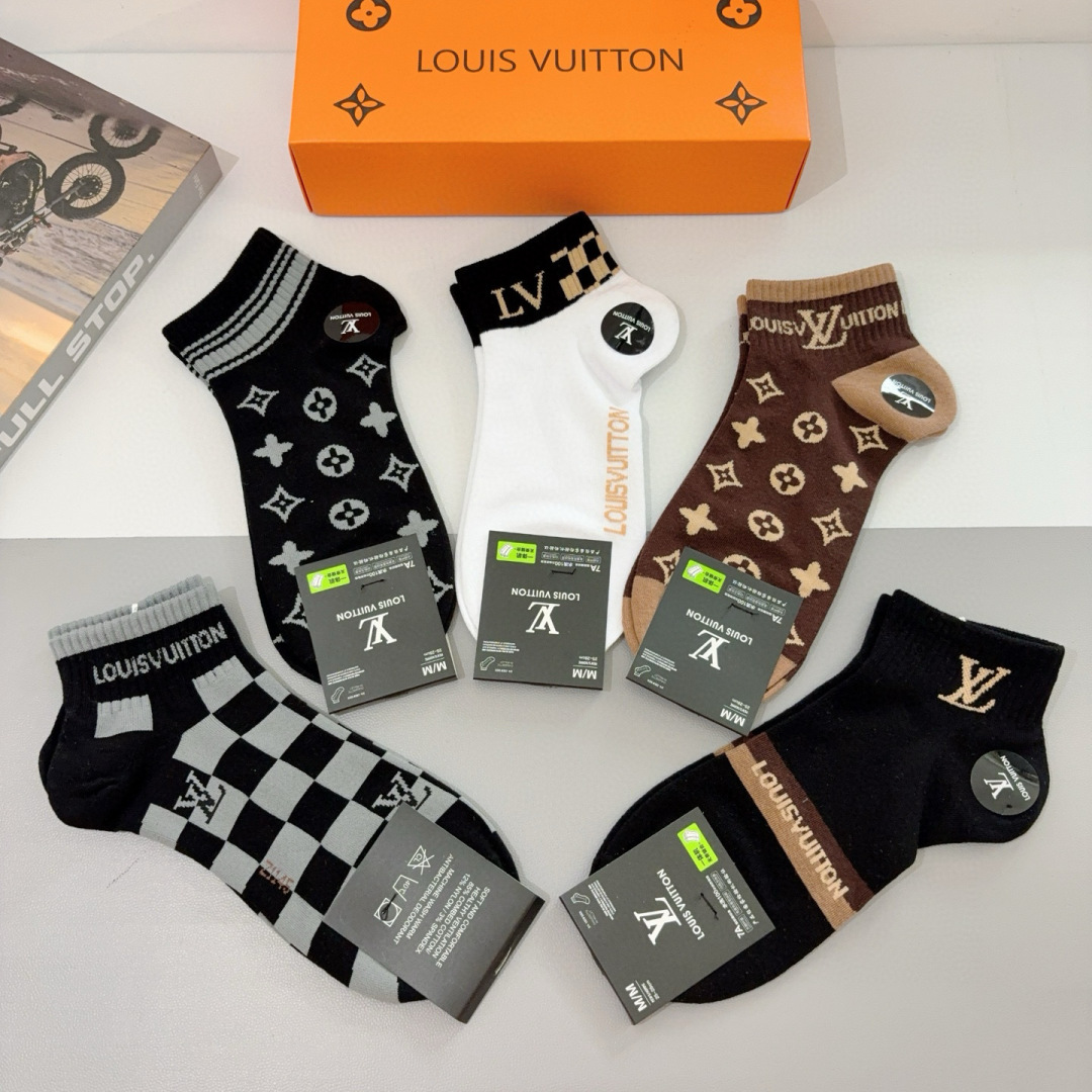 配包装（一盒5双） 
🌟 LV 路易威登 超火男款袜子 纯棉面料，经典字母logo船袜，个性时尚百搭款，