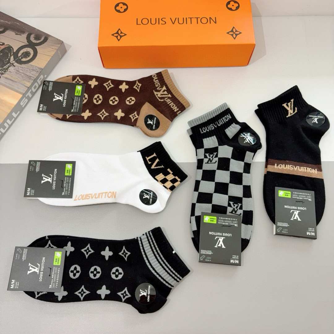 配包装（一盒5双） 
🌟 LV 路易威登 超火男款袜子 纯棉面料，经典字母logo船袜，个性时尚百搭款，