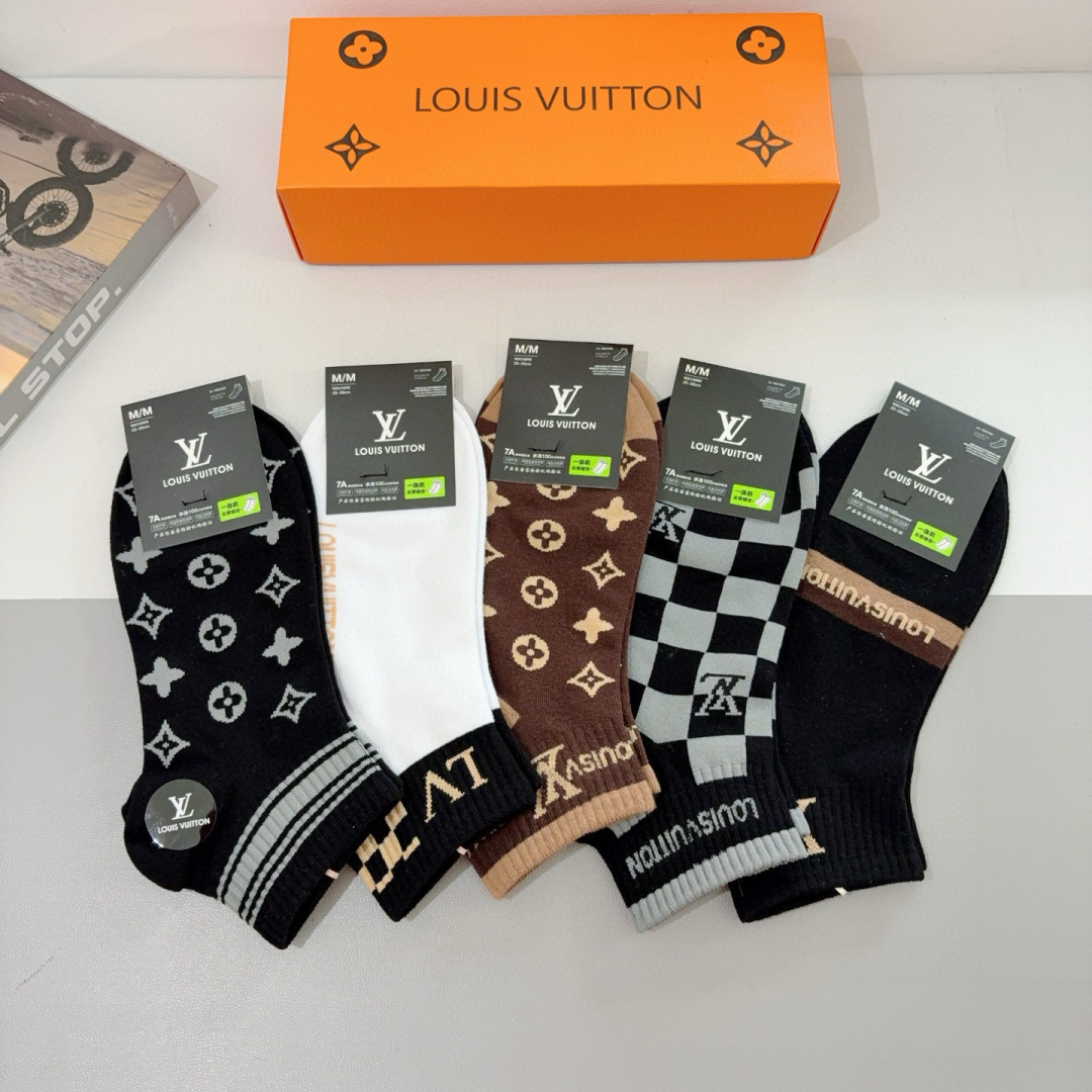 配包装（一盒5双） 
🌟 LV 路易威登 超火男款袜子 纯棉面料，经典字母logo船袜，个性时尚百搭款，