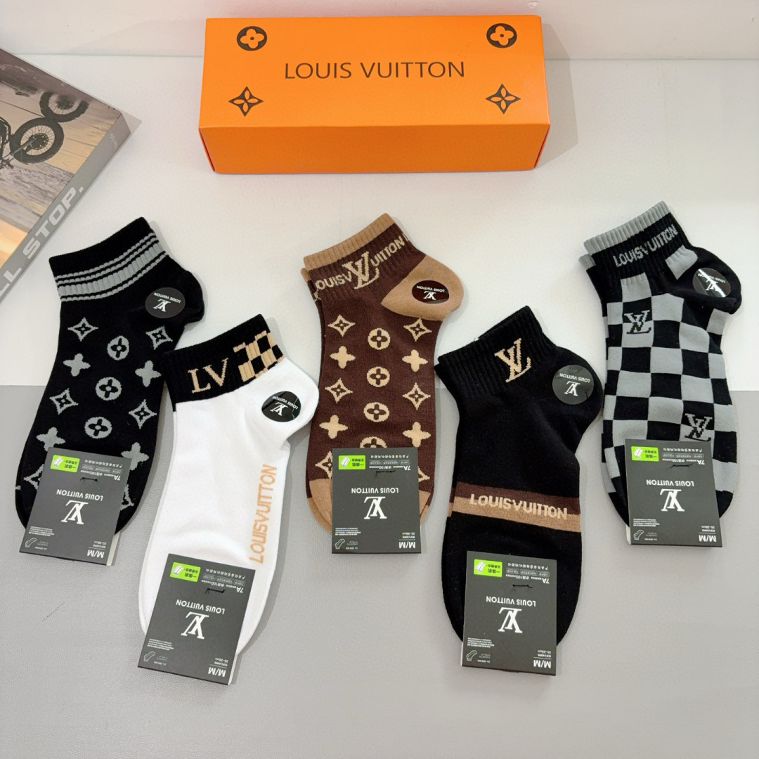 配包装（一盒5双） 
🌟 LV 路易威登 超火男款袜子 纯棉面料，经典字母logo船袜，个性时尚百搭款，