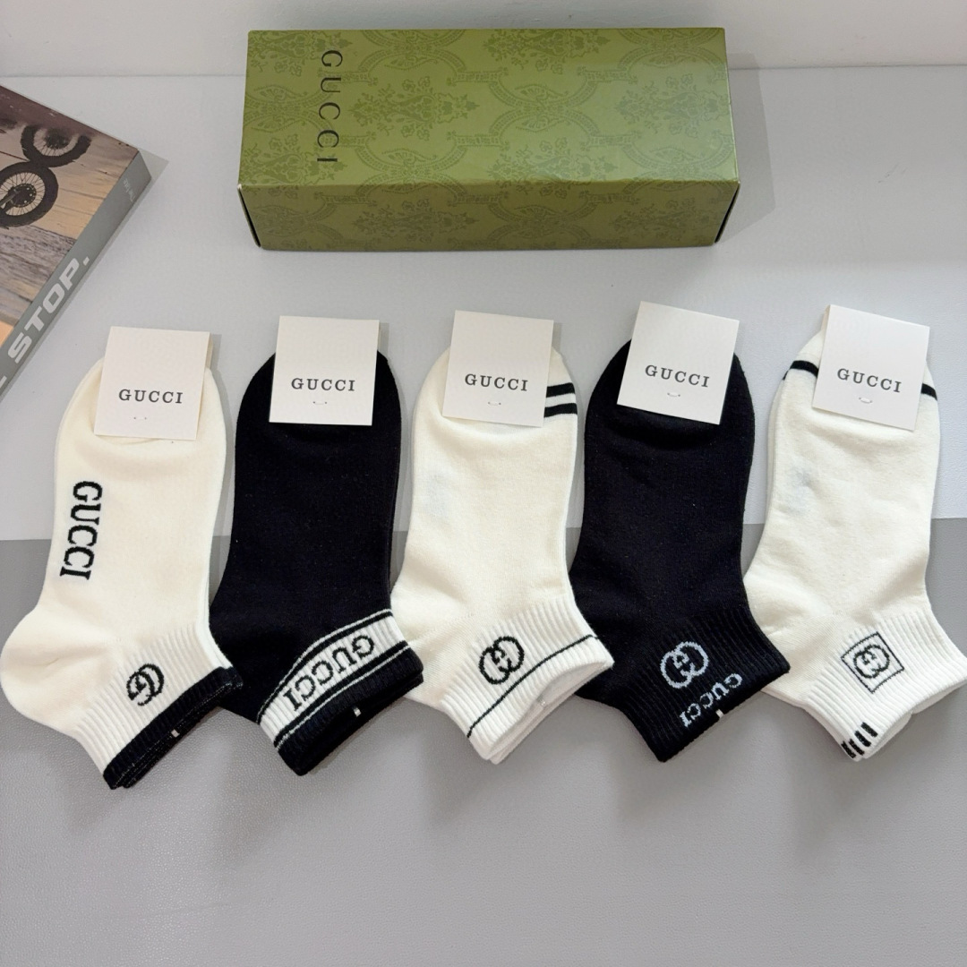 配包装（一盒5双）
GUCCI 古奇 2023新款短筒袜子！纯棉面料，火爆图案，专柜同步袜子，💛大牌出街