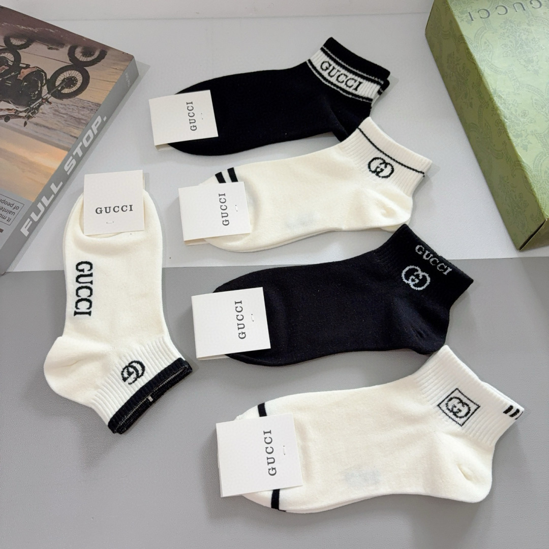 配包装（一盒5双）
GUCCI 古奇 2023新款短筒袜子！纯棉面料，火爆图案，专柜同步袜子，💛大牌出街