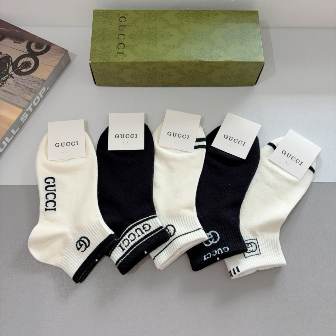 配包装（一盒5双）
GUCCI 古奇 2023新款短筒袜子！纯棉面料，火爆图案，专柜同步袜子，💛大牌出街