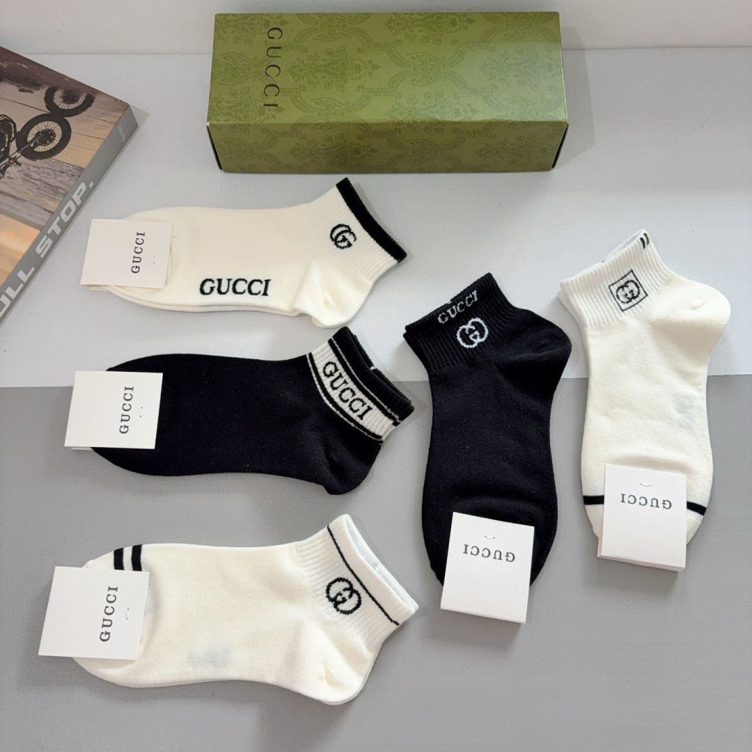 配包装（一盒5双）
GUCCI 古奇 2023新款短筒袜子！纯棉面料，火爆图案，专柜同步袜子，💛大牌出街
