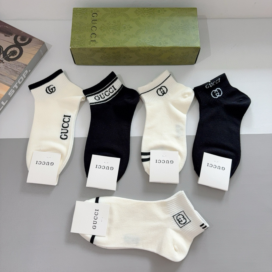 配包装（一盒5双）
GUCCI 古奇 2023新款短筒袜子！纯棉面料，火爆图案，专柜同步袜子，💛大牌出街