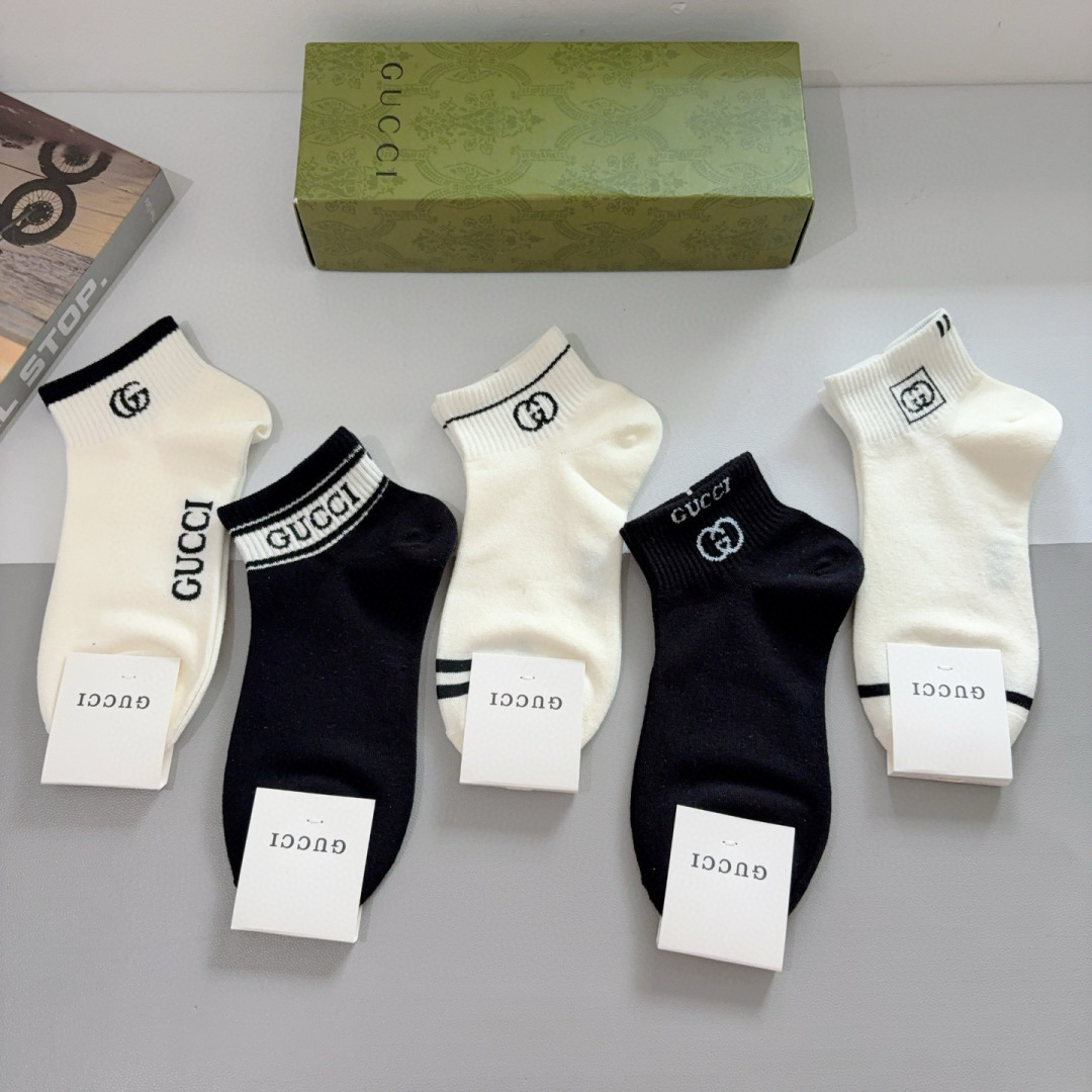 配包装（一盒5双）
GUCCI 古奇 2023新款短筒袜子！纯棉面料，火爆图案，专柜同步袜子，💛大牌出街