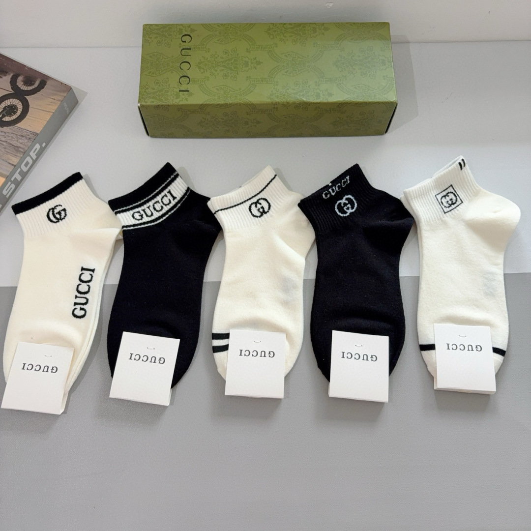 配包装（一盒5双）
GUCCI 古奇 2023新款短筒袜子！纯棉面料，火爆图案，专柜同步袜子，💛大牌出街