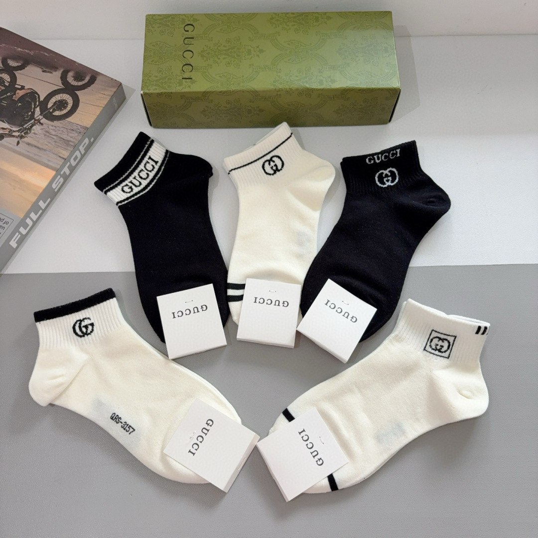 配包装（一盒5双）
GUCCI 古奇 2023新款短筒袜子！纯棉面料，火爆图案，专柜同步袜子，💛大牌出街