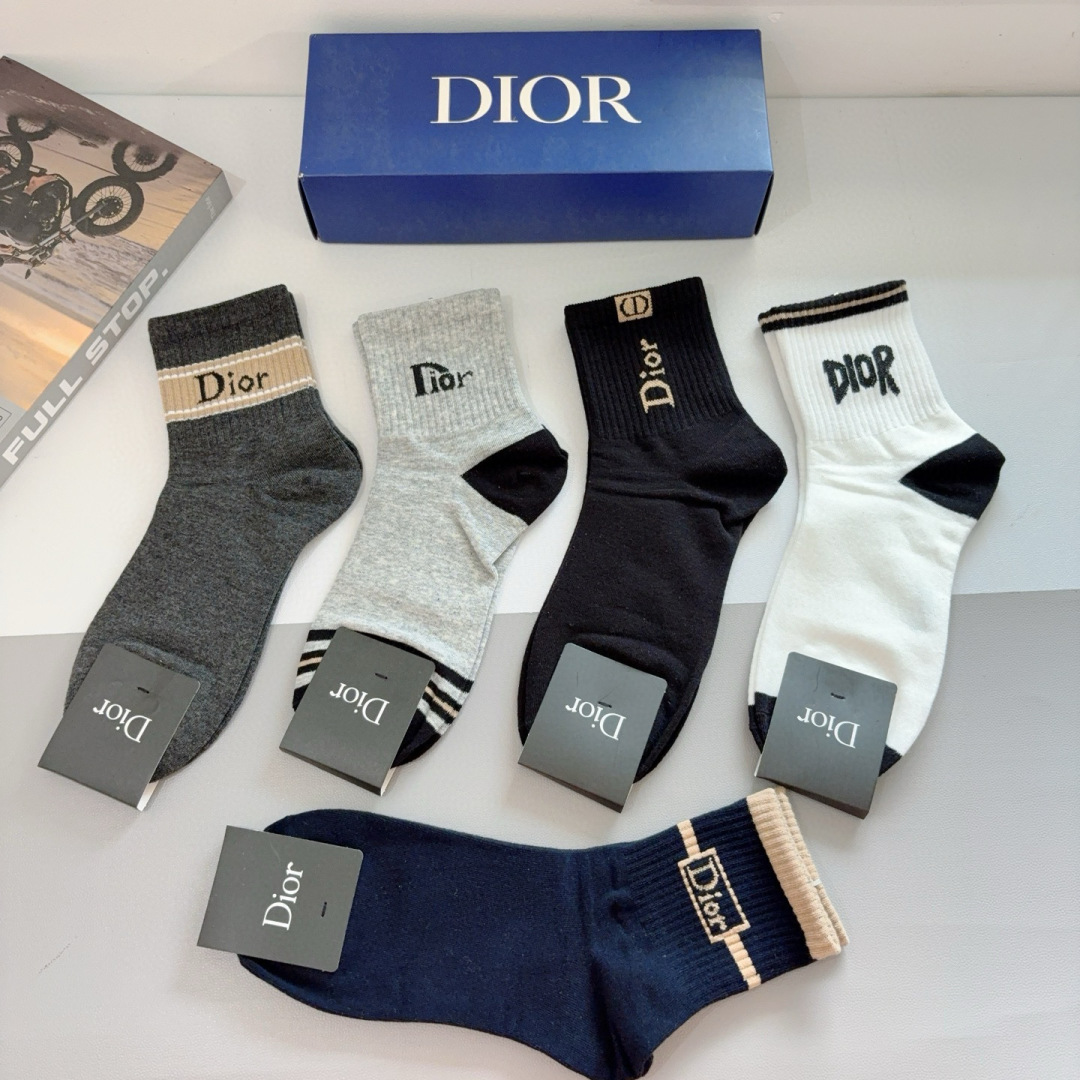 配包装（一盒5双）
Dior 迪奥 新款男款袜子！纯棉面料，火爆Ｄ图案，专柜同步中筒袜子，💛大牌出街，潮