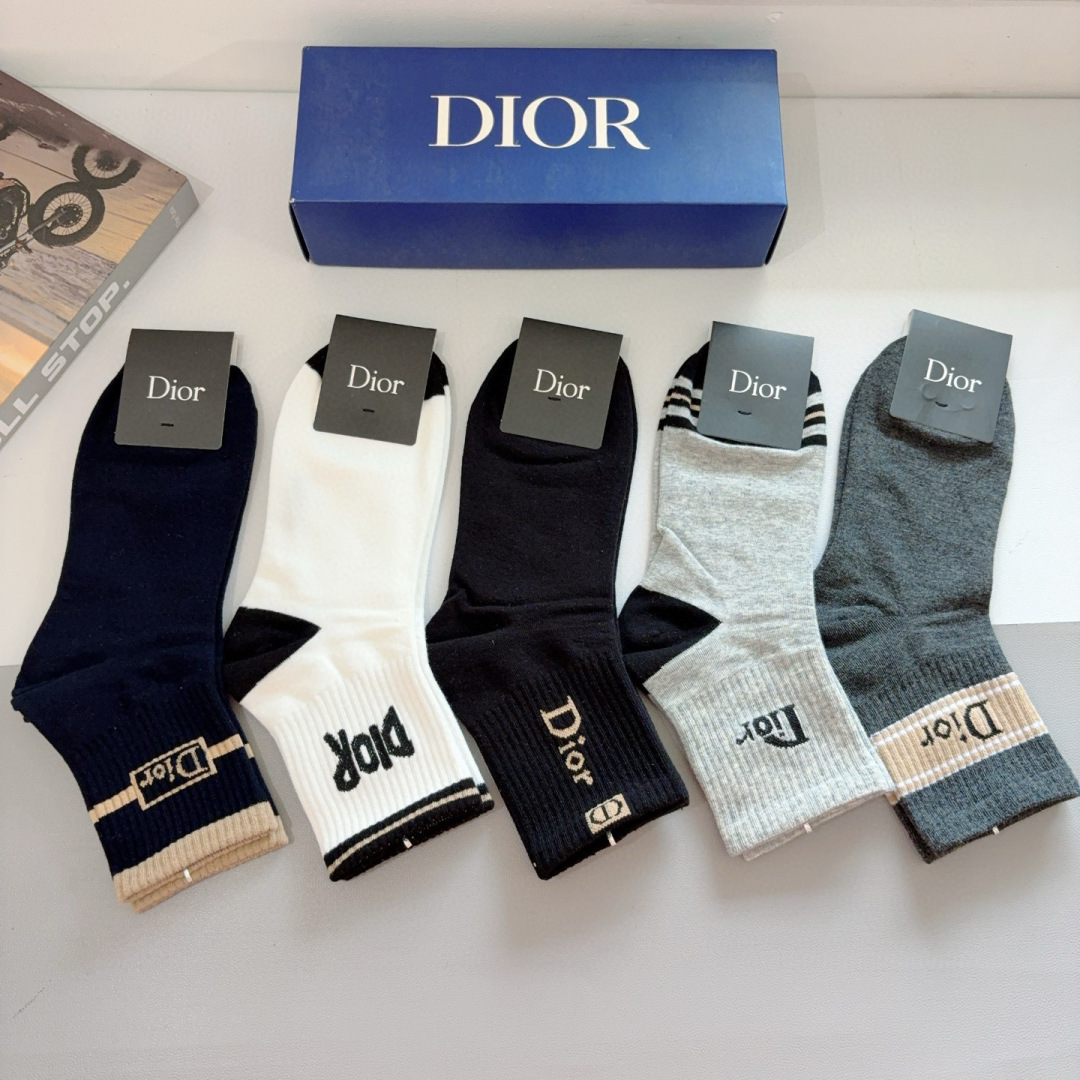配包装（一盒5双）
Dior 迪奥 新款男款袜子！纯棉面料，火爆Ｄ图案，专柜同步中筒袜子，💛大牌出街，潮