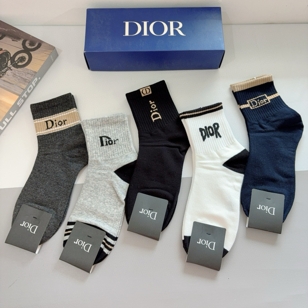 配包装（一盒5双）
Dior 迪奥 新款男款袜子！纯棉面料，火爆Ｄ图案，专柜同步中筒袜子，💛大牌出街，潮