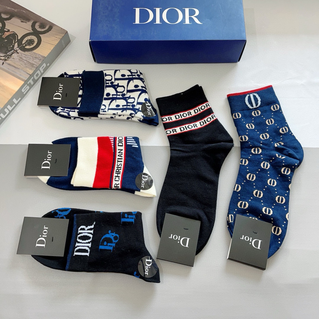配包装（一盒5双）
Dior 迪奥 新款小腿袜子！纯棉面料，火爆Ｄ图案，专柜同步中筒袜子，💛大牌出街，潮