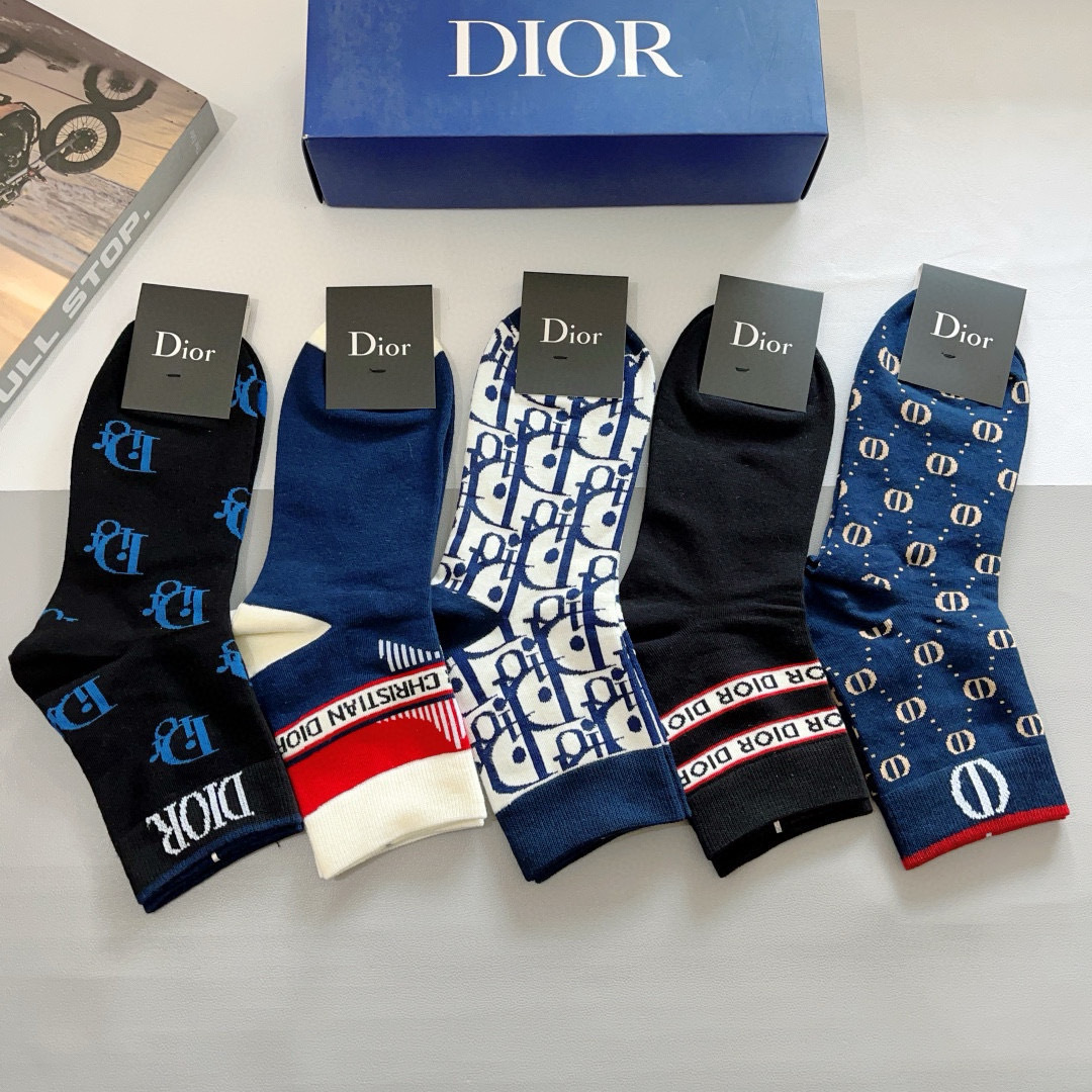 配包装（一盒5双）
Dior 迪奥 新款小腿袜子！纯棉面料，火爆Ｄ图案，专柜同步中筒袜子，💛大牌出街，潮
