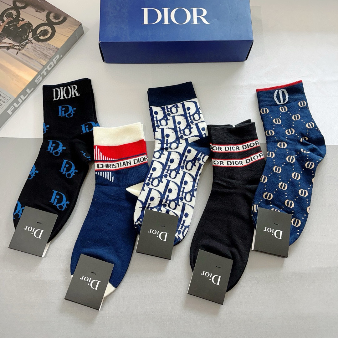 配包装（一盒5双）
Dior 迪奥 新款小腿袜子！纯棉面料，火爆Ｄ图案，专柜同步中筒袜子，💛大牌出街，潮