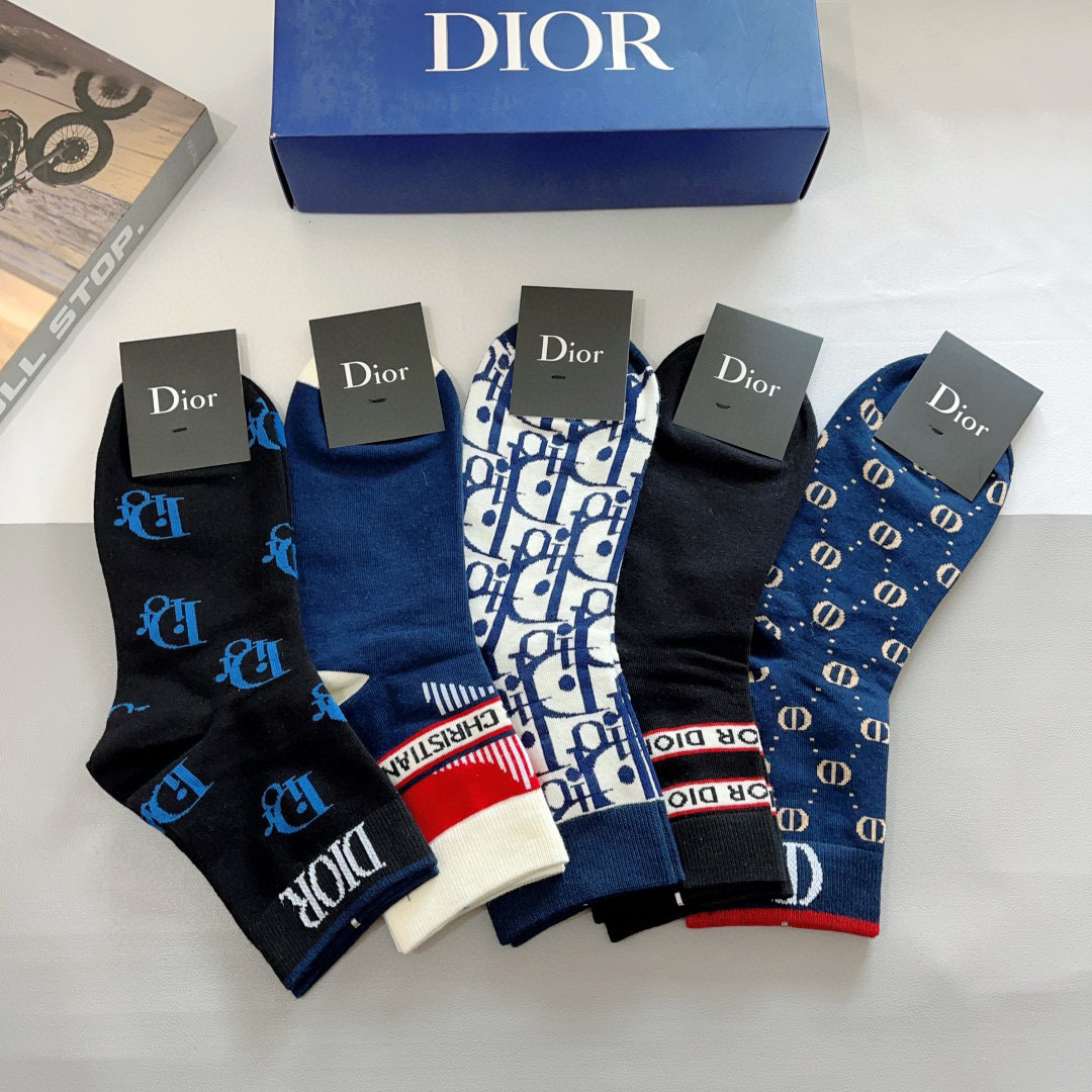 配包装（一盒5双）
Dior 迪奥 新款小腿袜子！纯棉面料，火爆Ｄ图案，专柜同步中筒袜子，💛大牌出街，潮