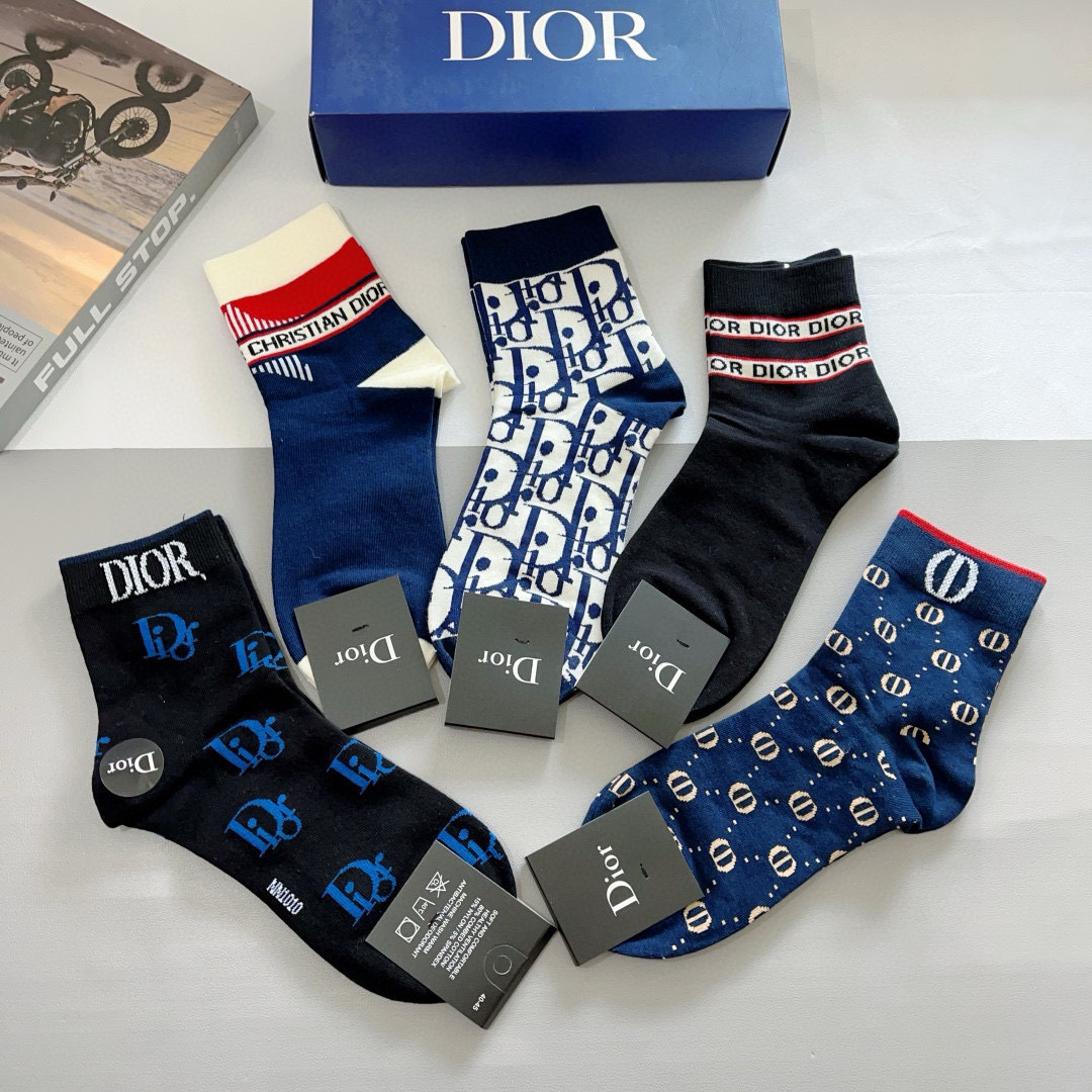 配包装（一盒5双）
Dior 迪奥 新款小腿袜子！纯棉面料，火爆Ｄ图案，专柜同步中筒袜子，💛大牌出街，潮