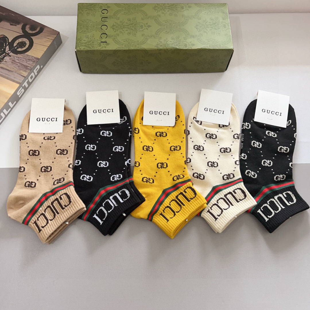 配包装（一盒5双）
 Gucci 古奇 新款中筒袜子，纯棉面料，潮人必备 ，爆款经典双G，个性时尚百搭款