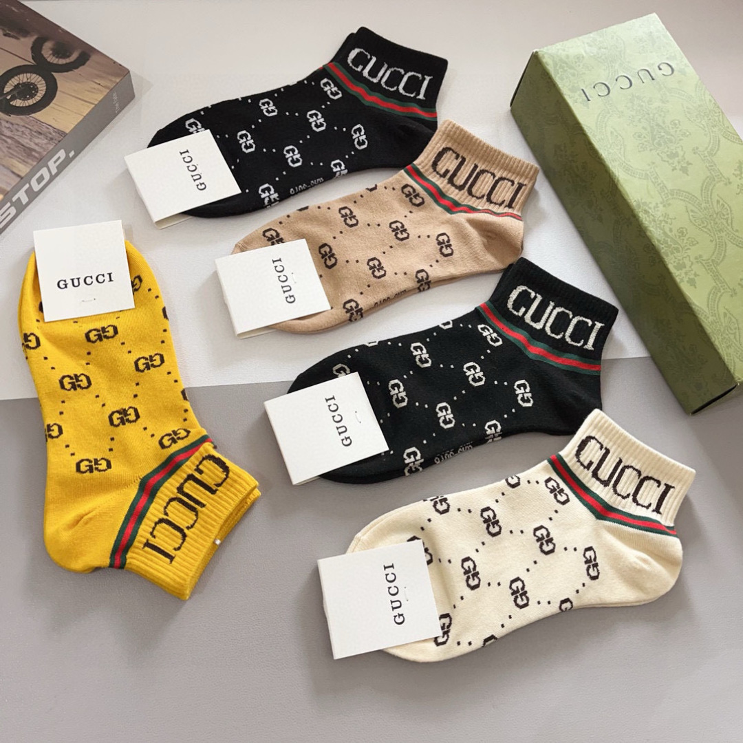 配包装（一盒5双）
 Gucci 古奇 新款中筒袜子，纯棉面料，潮人必备 ，爆款经典双G，个性时尚百搭款