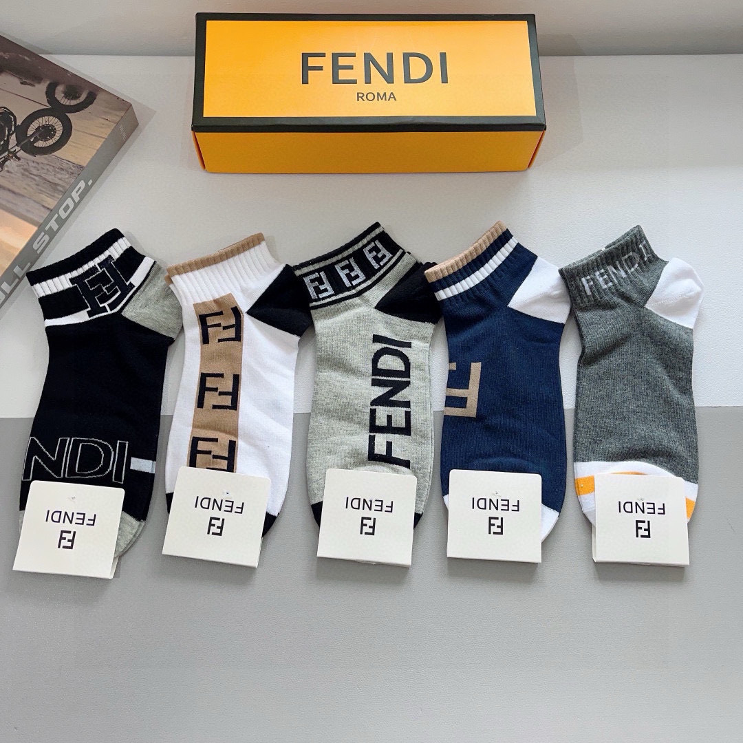配包装（一盒5双）
FENDI  芬迪  字母双Ｆ爆款船袜 袜子，💓实用好穿 柔软透气，时尚百搭款，大牌