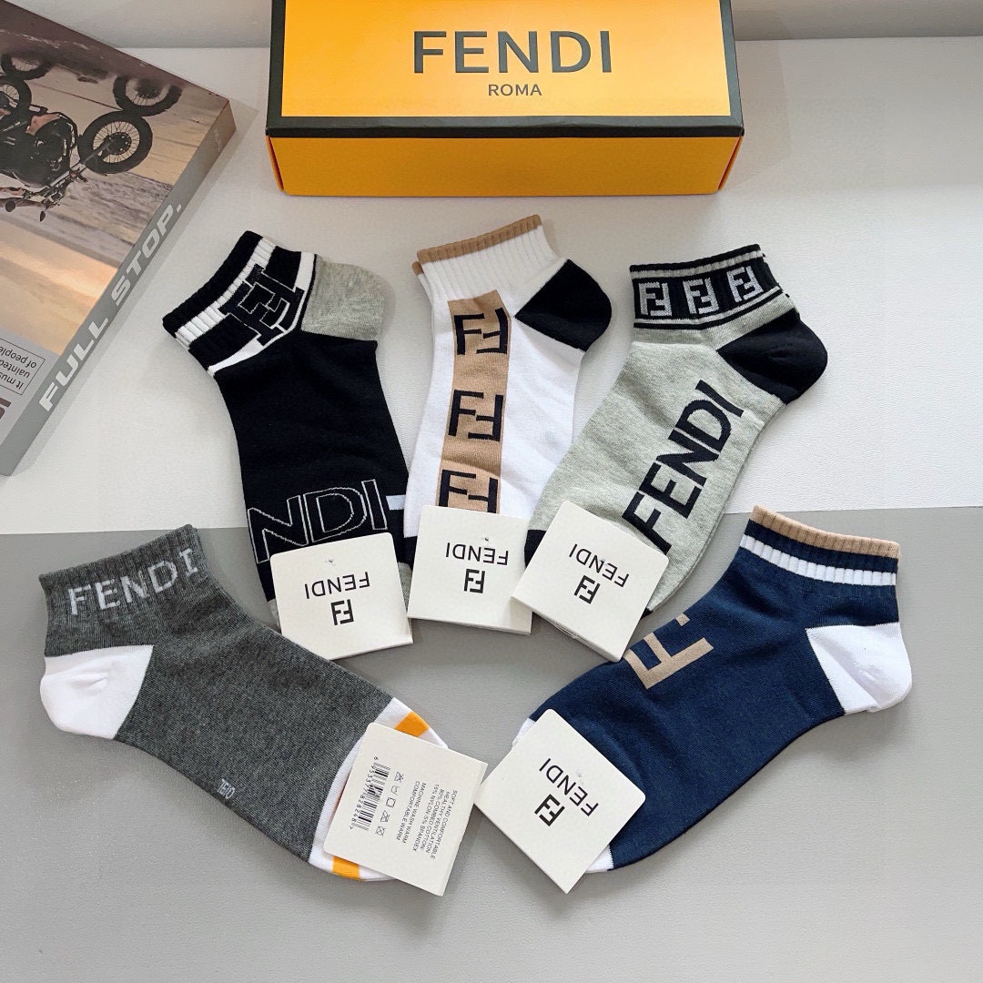 配包装（一盒5双）
FENDI  芬迪  字母双Ｆ爆款船袜 袜子，💓实用好穿 柔软透气，时尚百搭款，大牌