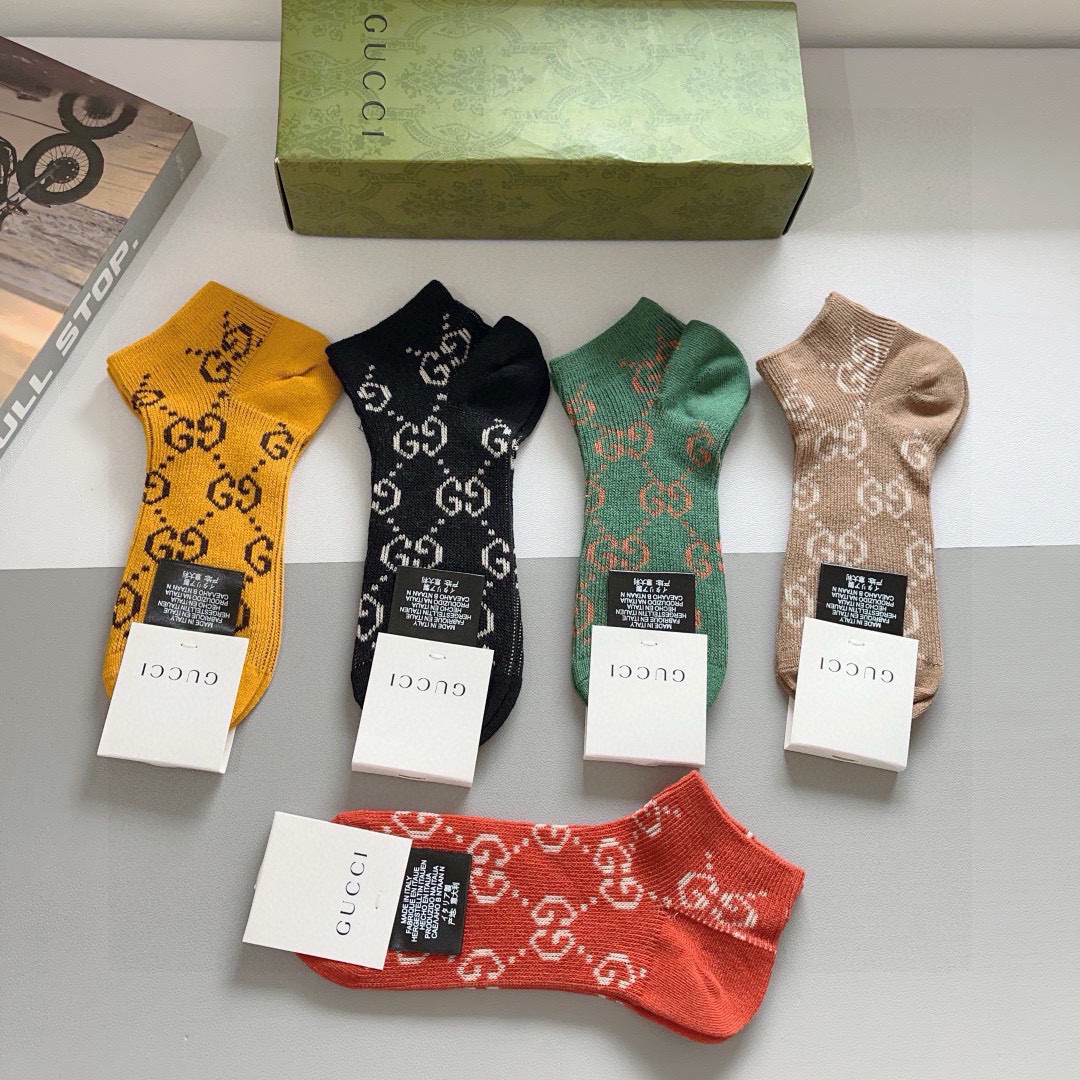 配包装（一盒5双） 
Gucci 古奇 经典款双针双路男女同款袜子，潮人必备经典双G袜，个性时尚百搭款，