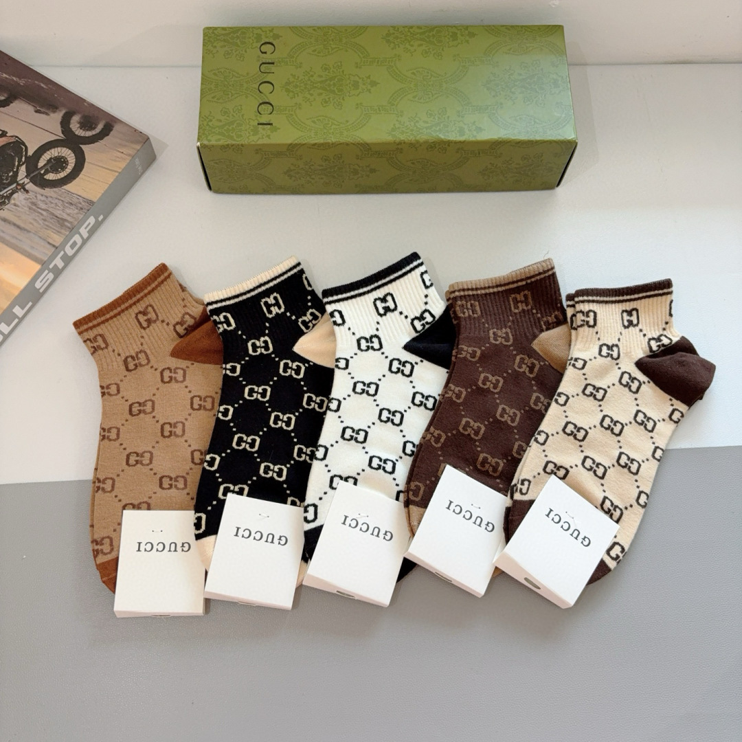 配包装（一盒5双）
 Gucci 古奇 新款中筒袜子，纯棉面料，潮人必备 ，爆款经典双G，个性时尚百搭款