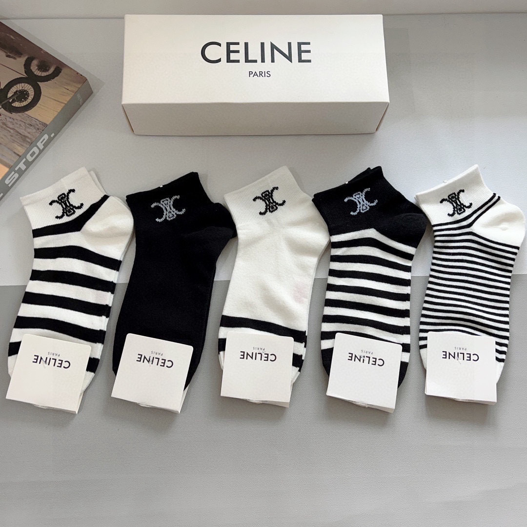 配包装（一盒5双）
CELINE  赛琳 新款船袜袜子！纯棉面料，专柜同 步中短筒袜子，💛大牌出街，潮人