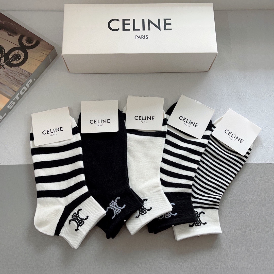 配包装（一盒5双）
CELINE  赛琳 新款船袜袜子！纯棉面料，专柜同 步中短筒袜子，💛大牌出街，潮人