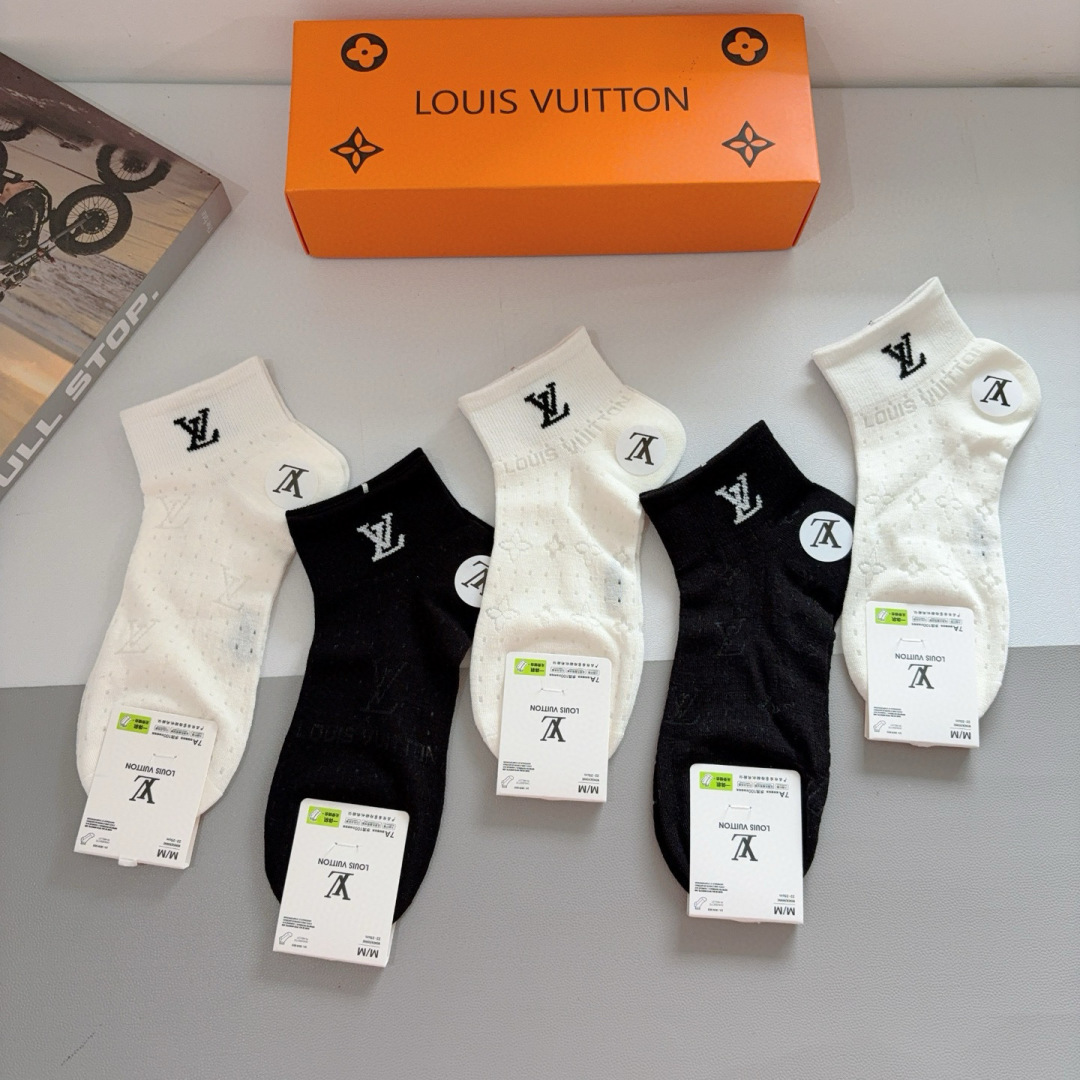 配包装（一盒5双）
 🌟 LV 路易威登 超火爆小单品袜子，竹棉面料，潮人必备 爆款，经典字母logo船