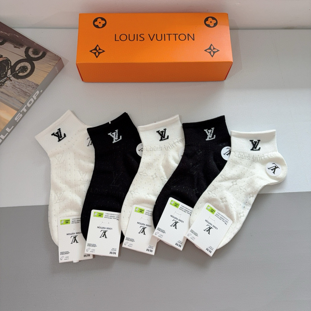 配包装（一盒5双）
 🌟 LV 路易威登 超火爆小单品袜子，竹棉面料，潮人必备 爆款，经典字母logo船