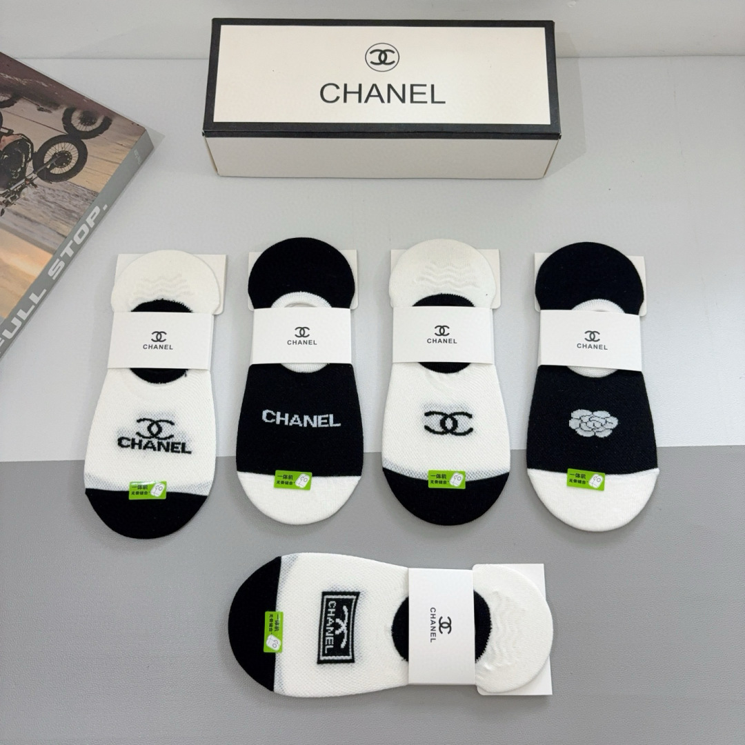 配包装（一盒5双） 
🌟 CHANEL （香奈儿）新款竹棉透气船袜，潮人必备款袜子 超柔软材质，舒适透气