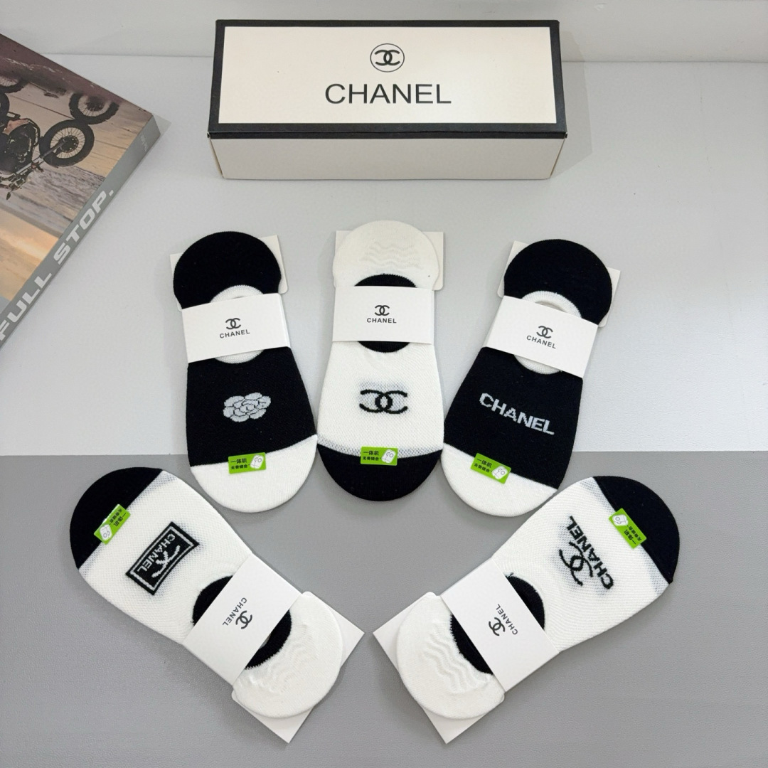 配包装（一盒5双） 
🌟 CHANEL （香奈儿）新款竹棉透气船袜，潮人必备款袜子 超柔软材质，舒适透气