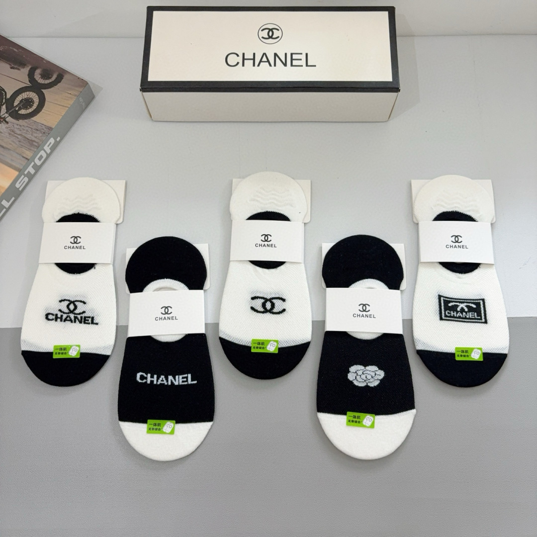 配包装（一盒5双） 
🌟 CHANEL （香奈儿）新款竹棉透气船袜，潮人必备款袜子 超柔软材质，舒适透气