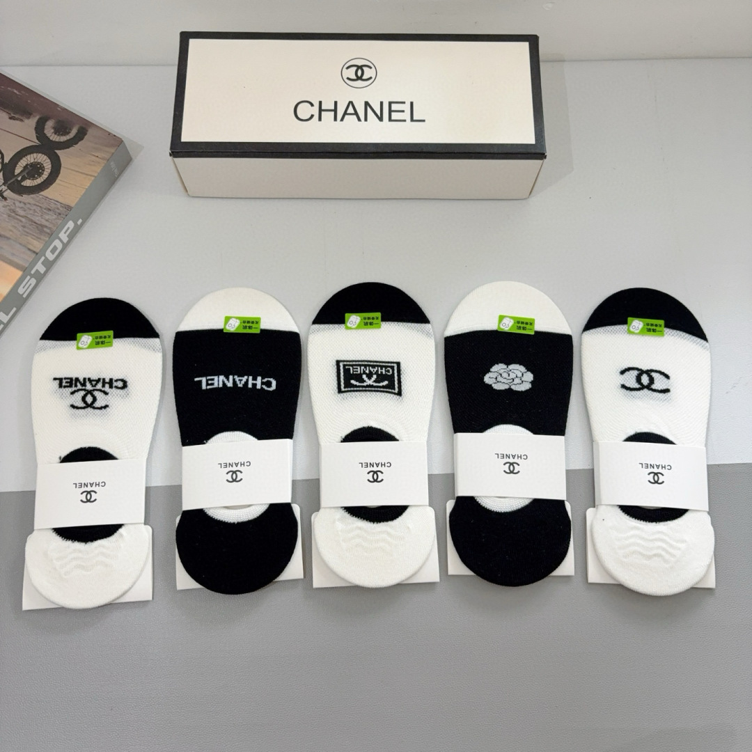 配包装（一盒5双） 
🌟 CHANEL （香奈儿）新款竹棉透气船袜，潮人必备款袜子 超柔软材质，舒适透气