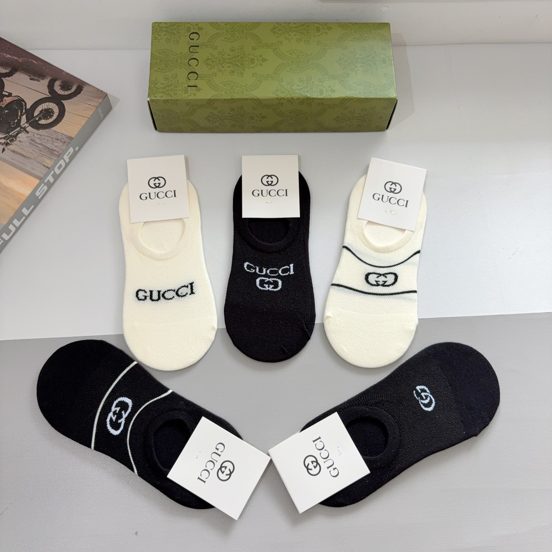 配包装（一盒5双） 
Gucci 古奇 ins超火爆小单品袜子，纯棉面料，潮人必备 ，经典双G袜，个性时