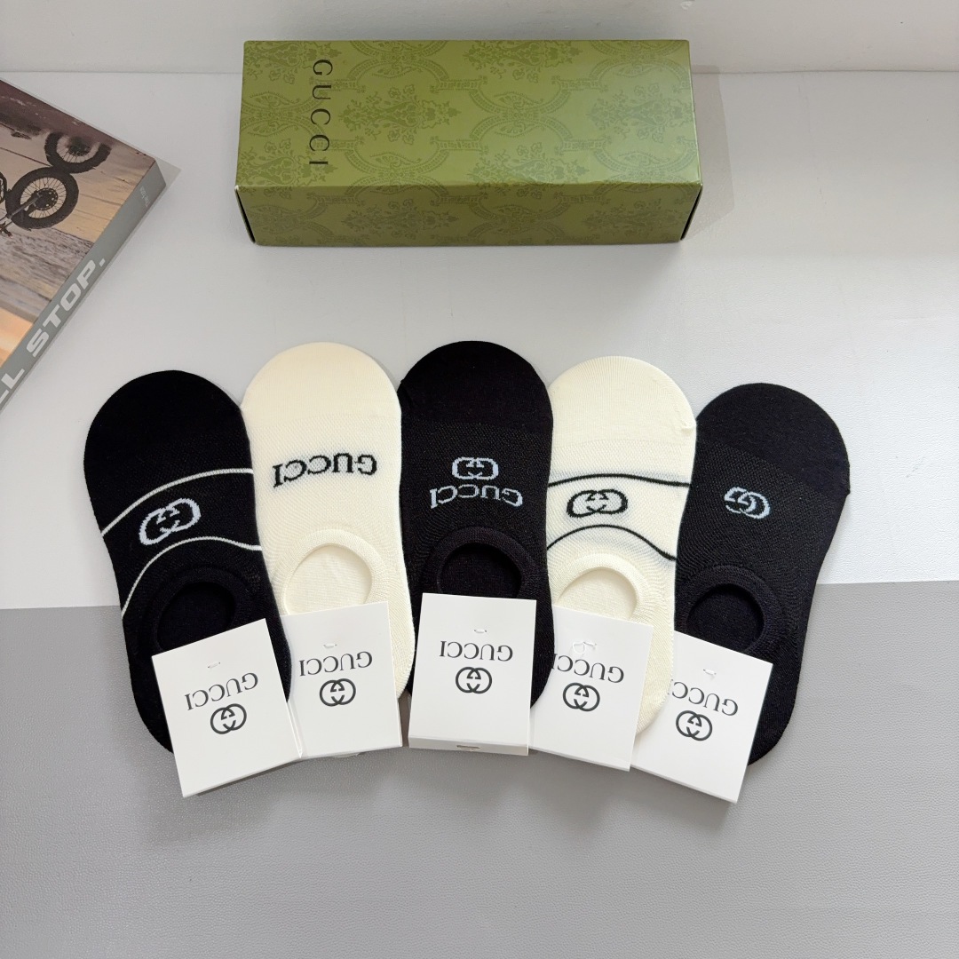 配包装（一盒5双） 
Gucci 古奇 ins超火爆小单品袜子，纯棉面料，潮人必备 ，经典双G袜，个性时