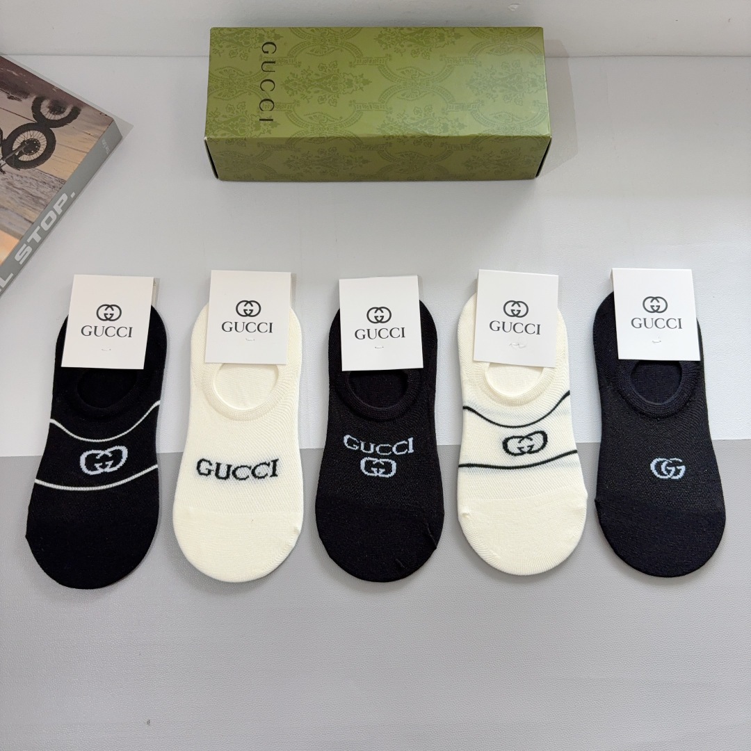 配包装（一盒5双） 
Gucci 古奇 ins超火爆小单品袜子，纯棉面料，潮人必备 ，经典双G袜，个性时